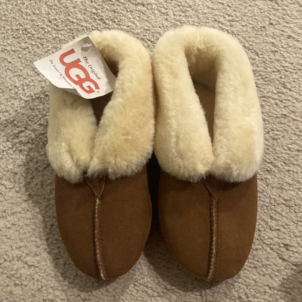 BRAND NEW UGG SLIPPERS